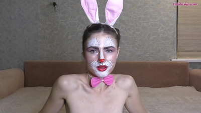 Sexy Bunny suckt sanft dem BFF säin enorme Dick