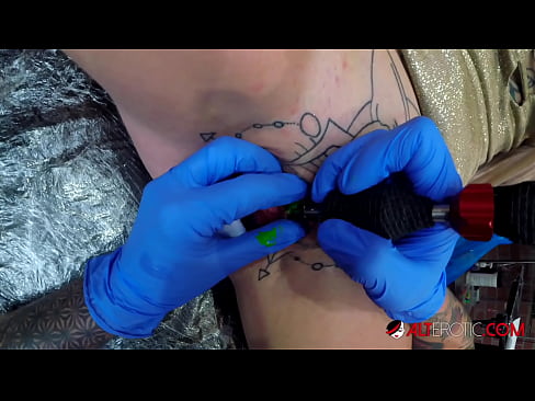❤️ Extrem tattooed Hottie Sully Savage krut en Tattoo op hirem Klitoris ❤️❌ Sexvideo bei eis lb.liporno.ru ❌❤